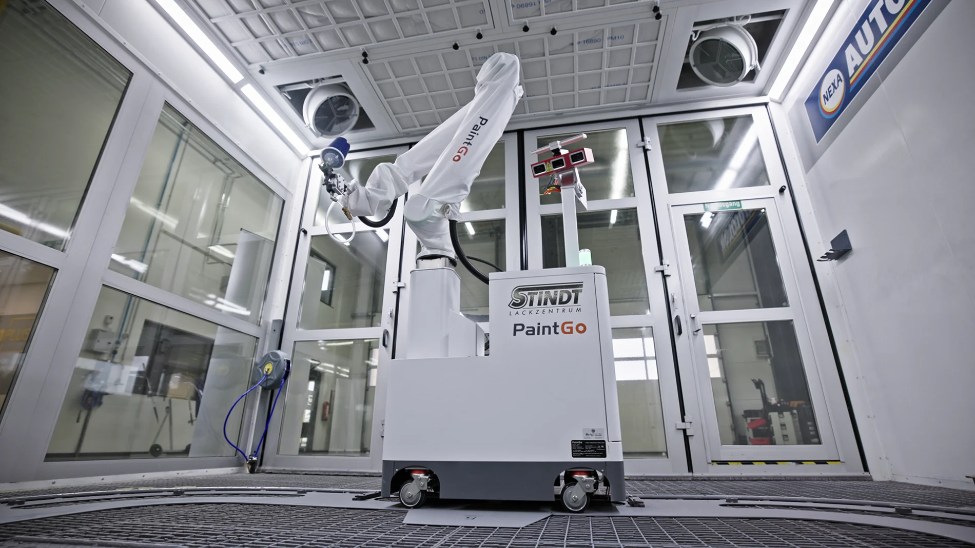 lackzentrum-stindt-paintgo-lackierroboter PaintGo® Lackierroboter auf Schienensystem